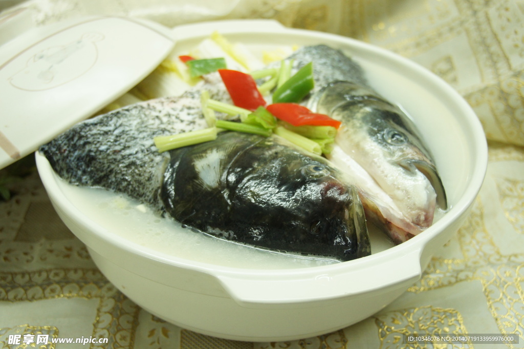泉水砂锅大鱼头