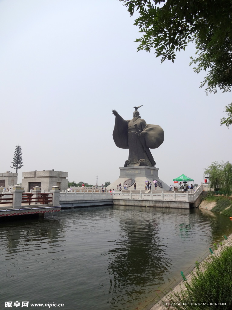 汉城湖武帝像