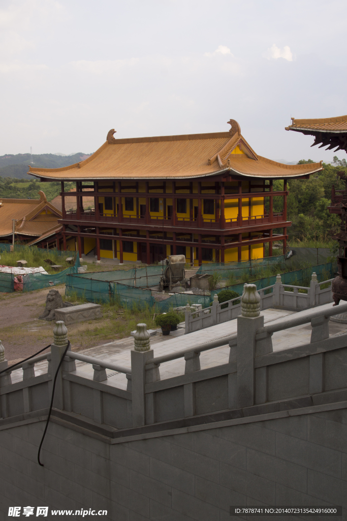 建设中的寺院