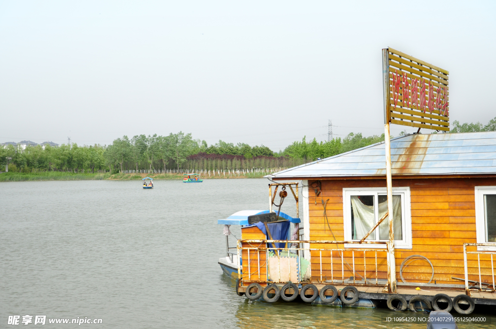 游船湖景