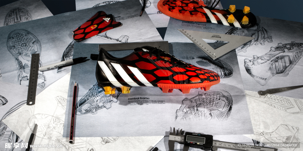 ADIDAS 顶级足球鞋