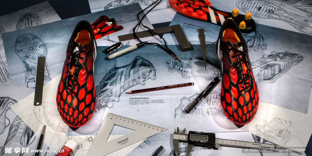 ADIDAS 顶级足球鞋
