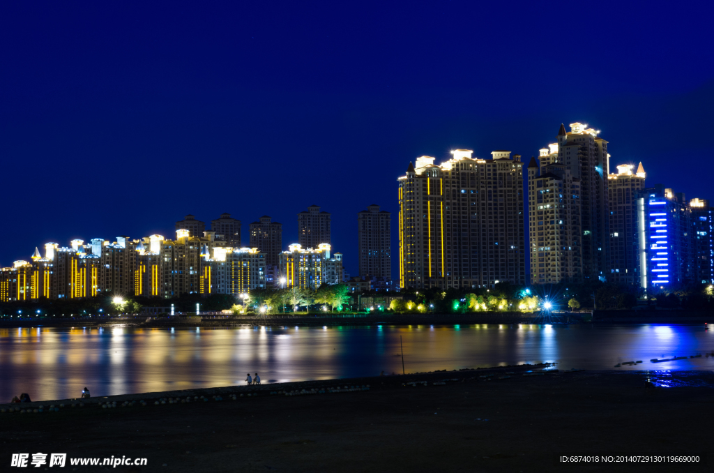 福州闽江河西游泳场夜