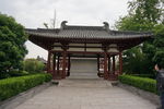 唐城遗址景区建纪念亭