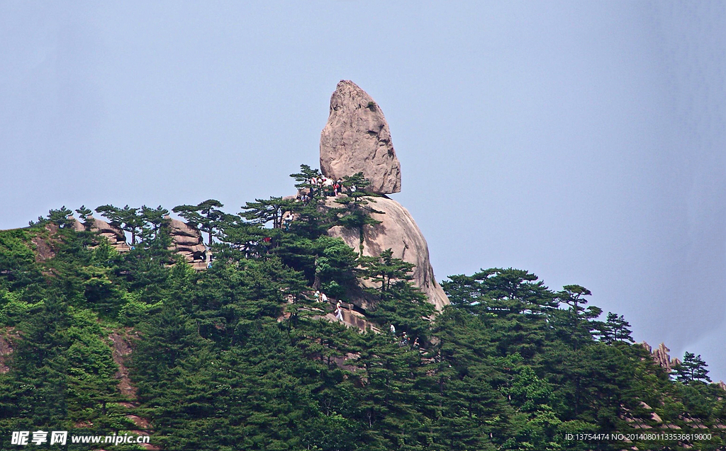 黄山飞来石