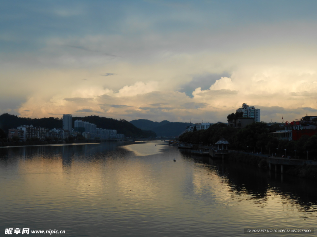 城市河流