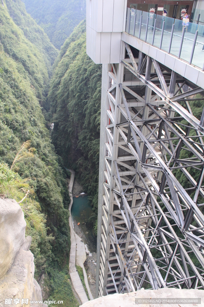 峡谷中的电梯