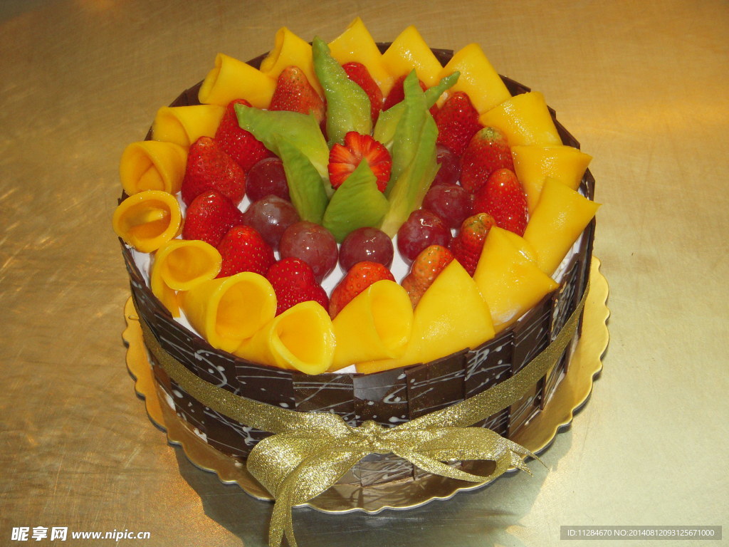 彩虹生日蛋糕