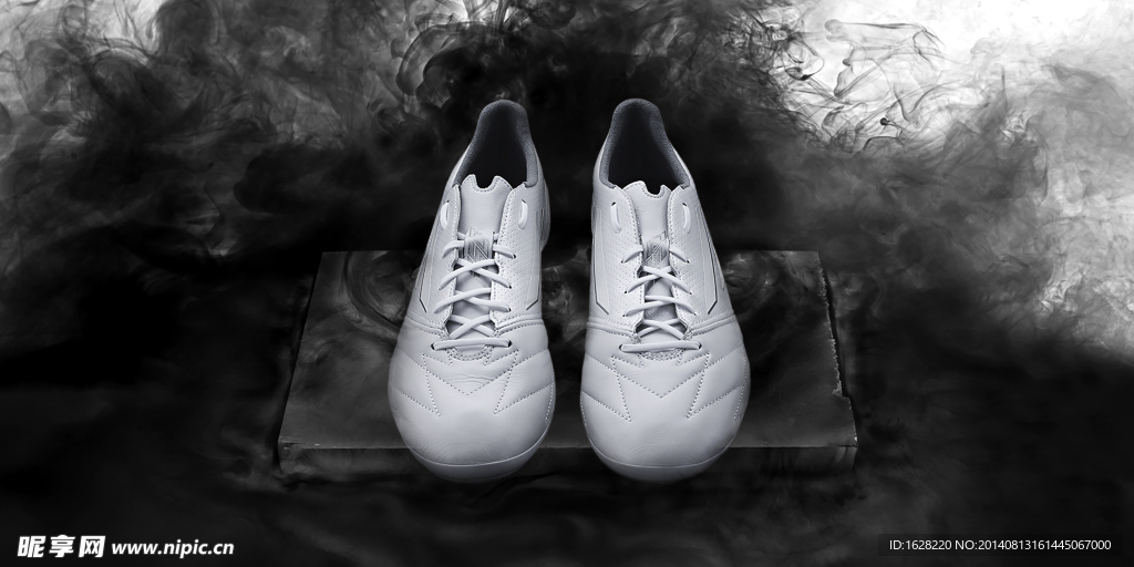 ADIDAS 顶级足球鞋