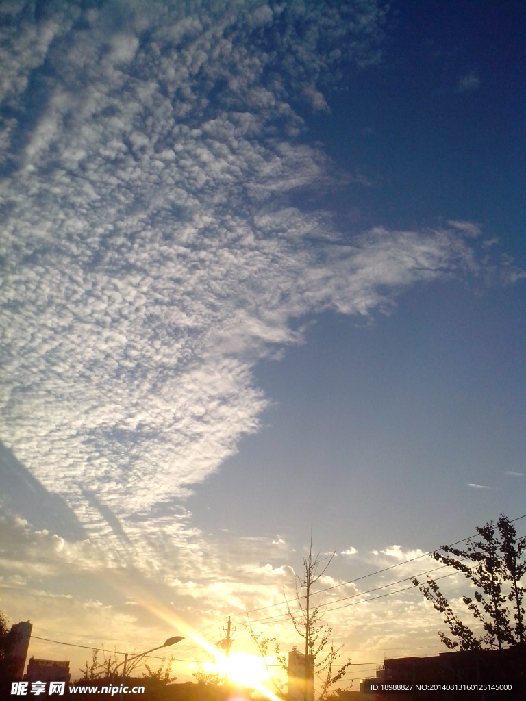 蓝天夕阳