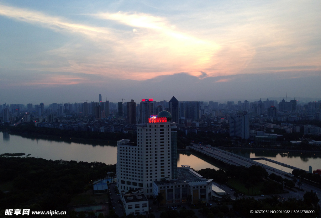 南湖晚霞落日