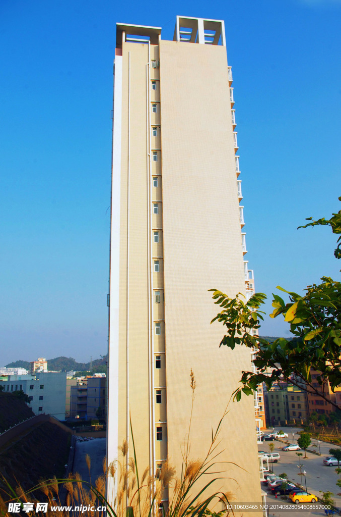 山凹高楼建筑