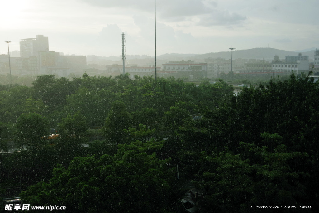 晴天暴雨