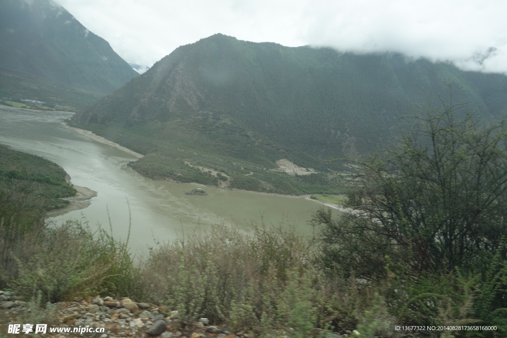 山脉河流