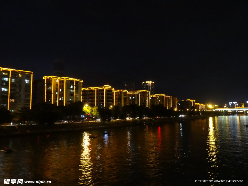 广西柳州市百里柳江夜