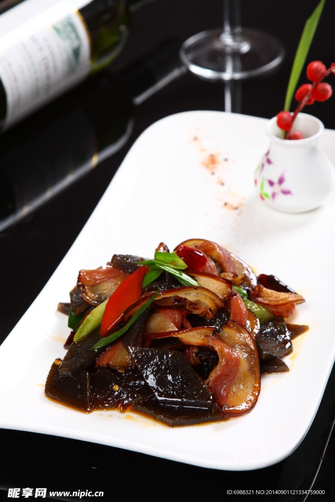 蕨根炒腊肉