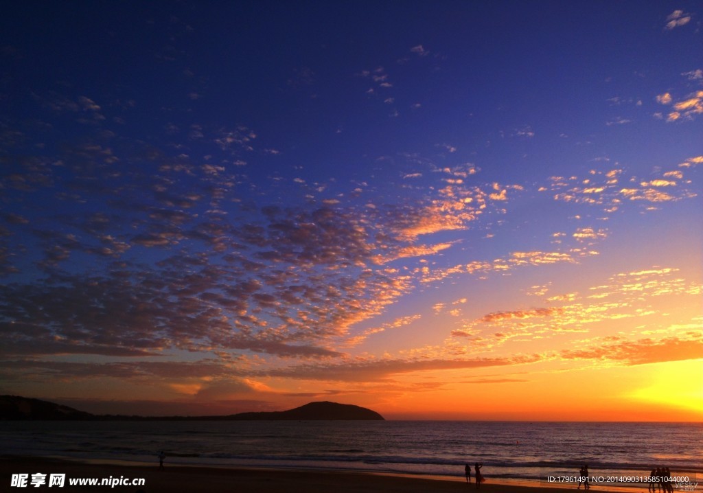 夕阳海边
