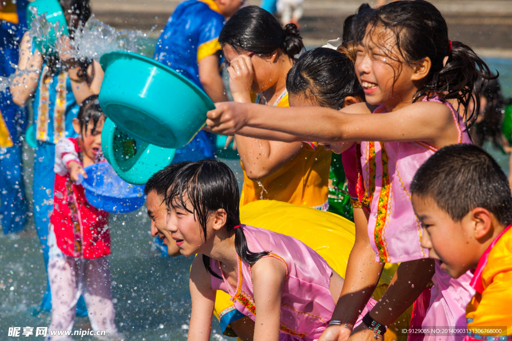 泼水节