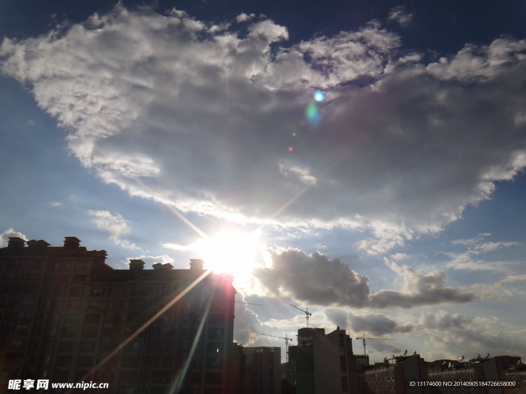 天空 高楼