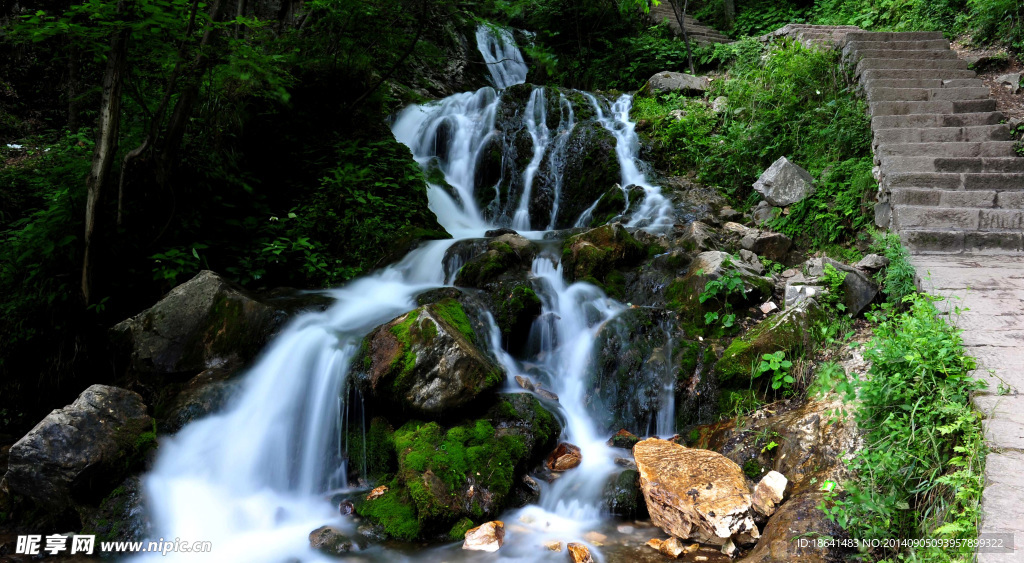 山间小溪