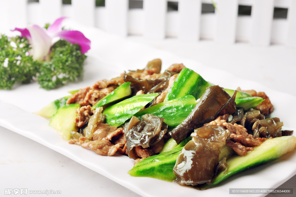 胜瓜云耳炒牛肉