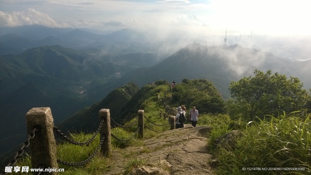 梧桐山山上的过道