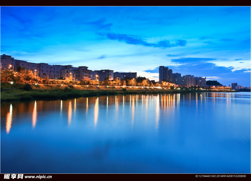 高楼 夜景