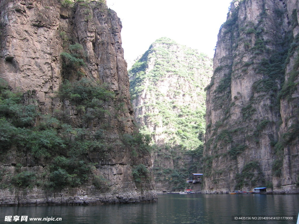 峡谷水上静态风光