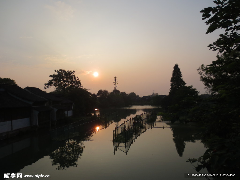 夕阳下的乌镇