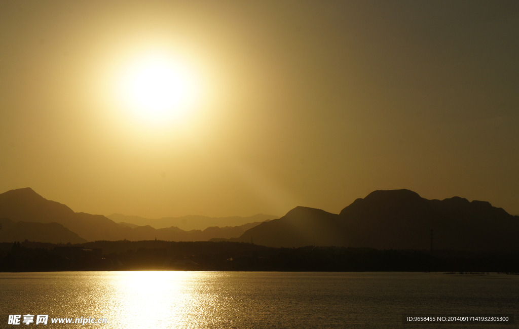 夕阳 湖面 风景