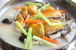 咸鸡杂菌煲