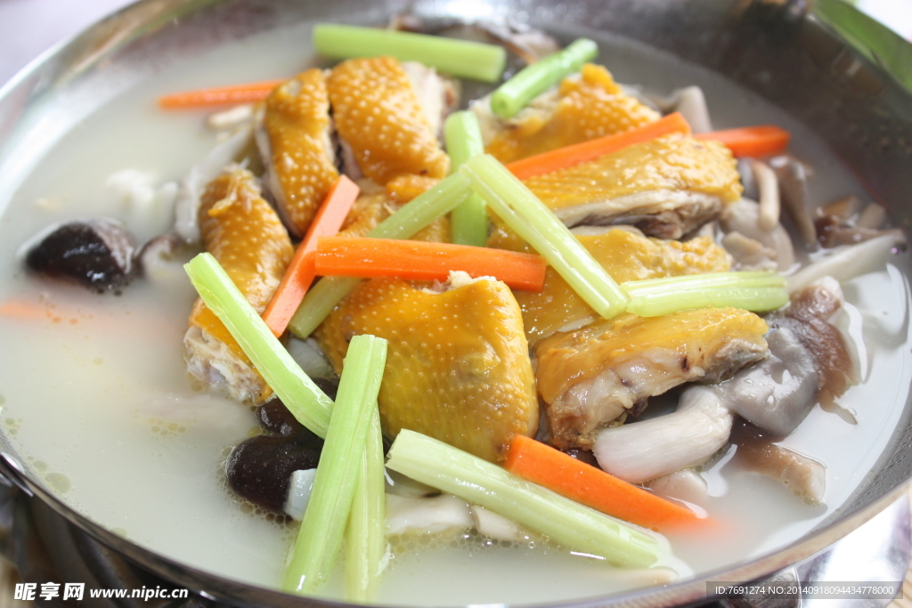 咸鸡杂菌煲