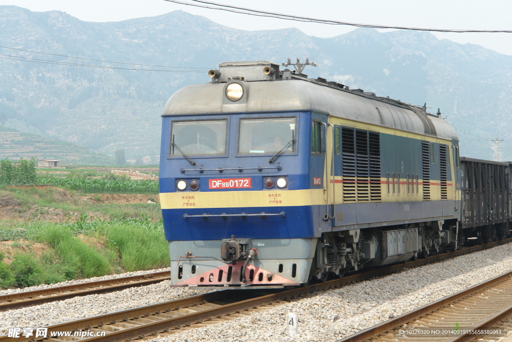 东风8B型机车