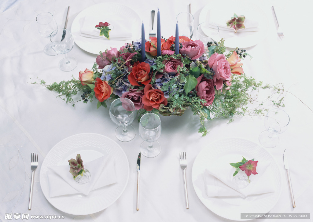 餐桌鲜花装饰