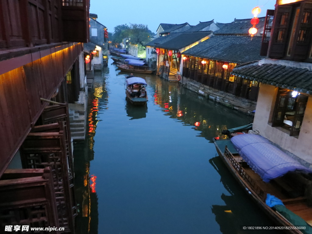 水乡夜景