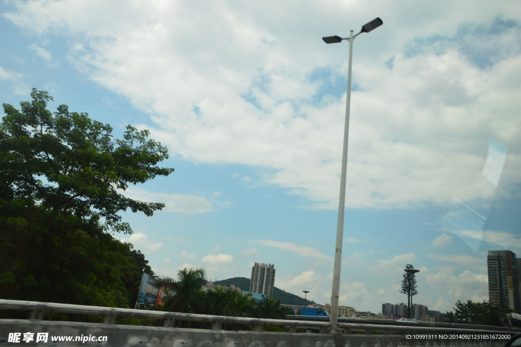 蓝天 高速路
