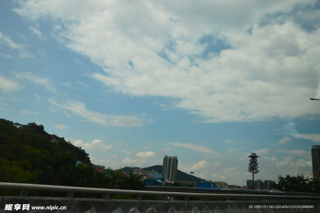 蓝天 高速路