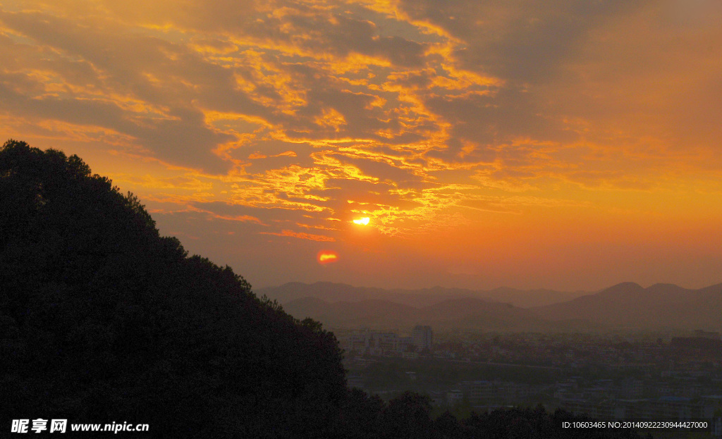 晚霞夕照客天下