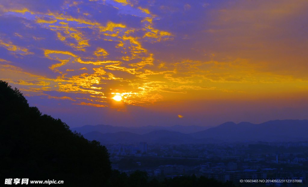 晚霞夕照客天下