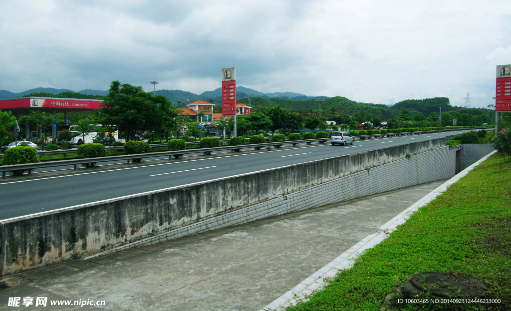 高速公路加油站