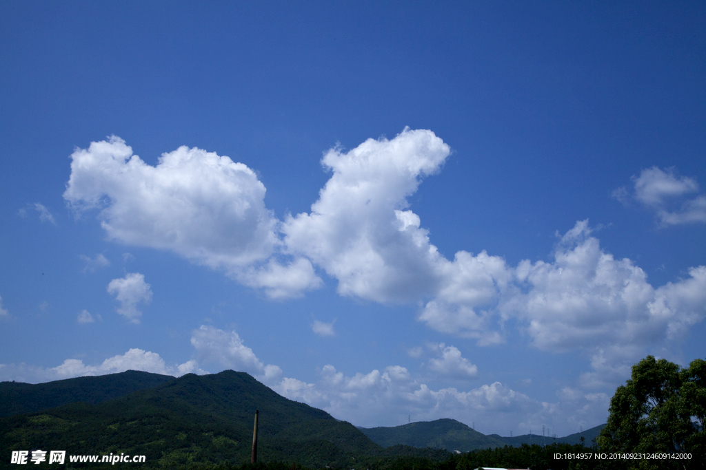 蓝天云层