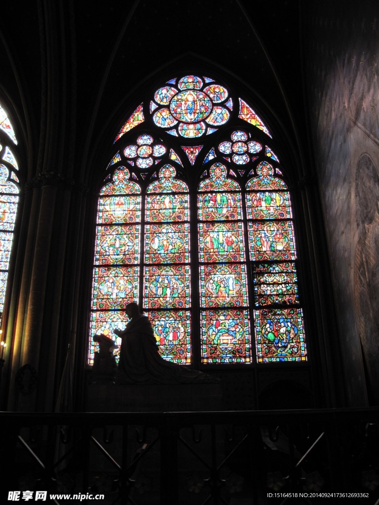 巴黎圣母院内花窗