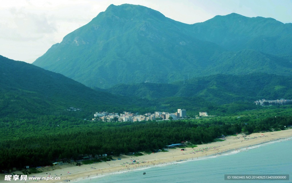 海滨山水 泰山屹立