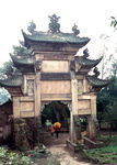 何氏百岁牌坊