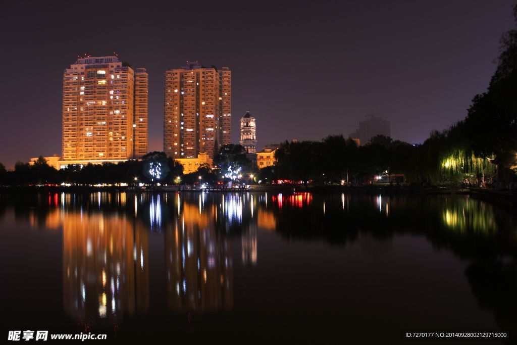 绣湖夜景