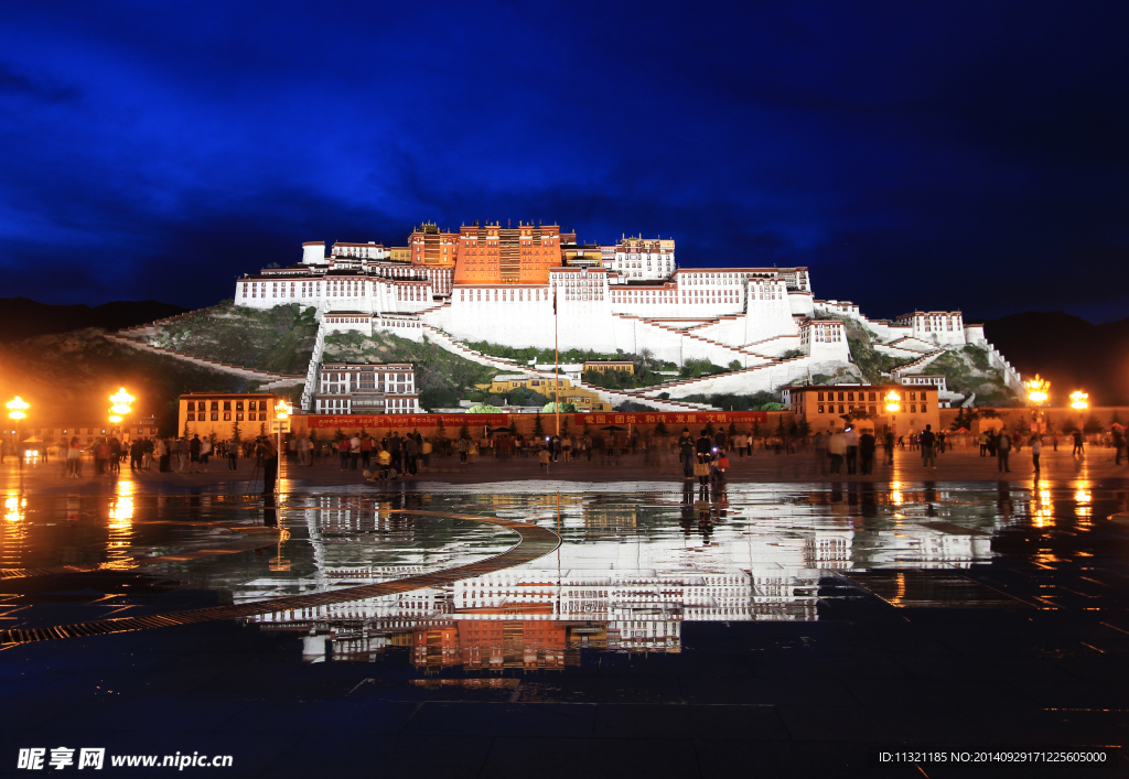 布达拉宫夜景