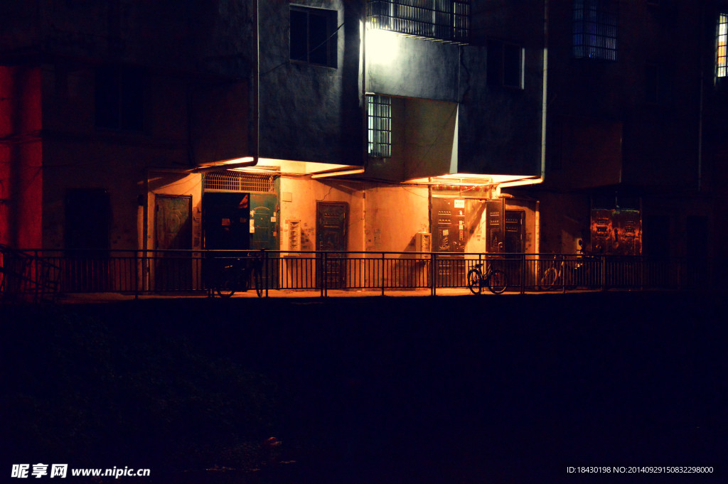 后门夜景灯光