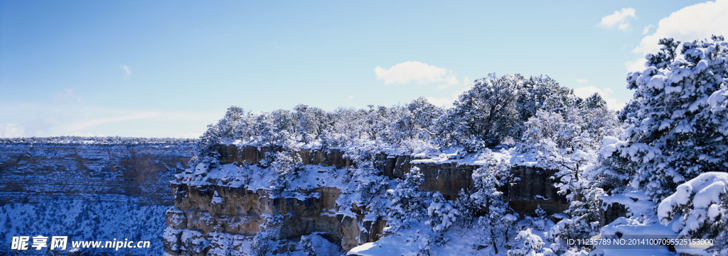 山崖雪景