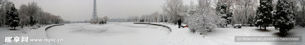 美丽的雪景全景图