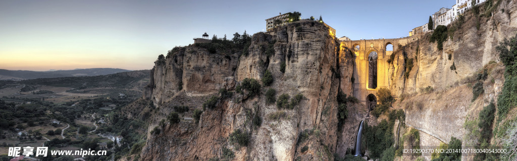 荒山上的建筑